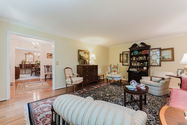 living room featuring hardwood / wood-style flooring, crown molding, and a notable chandelier