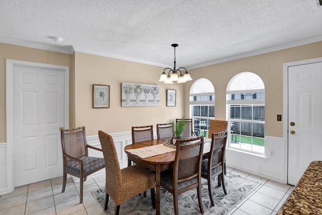 dining space featuring crown molding, light tile patterned floors, and a notable chandelier