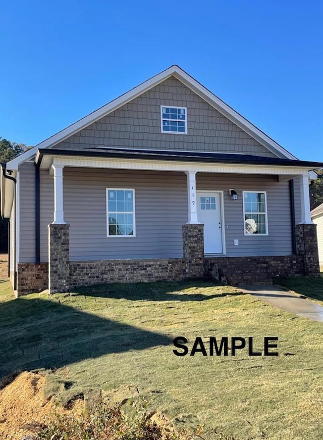 craftsman inspired home with a front lawn