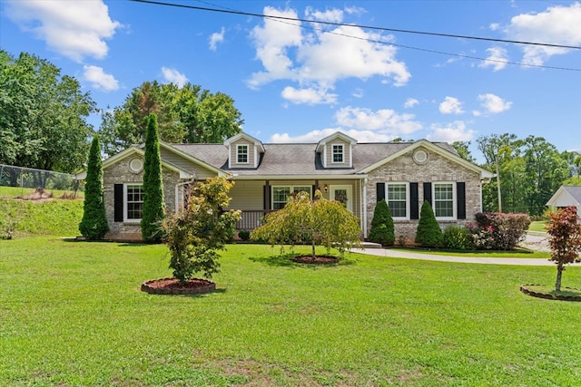 view of front facade featuring a front lawn