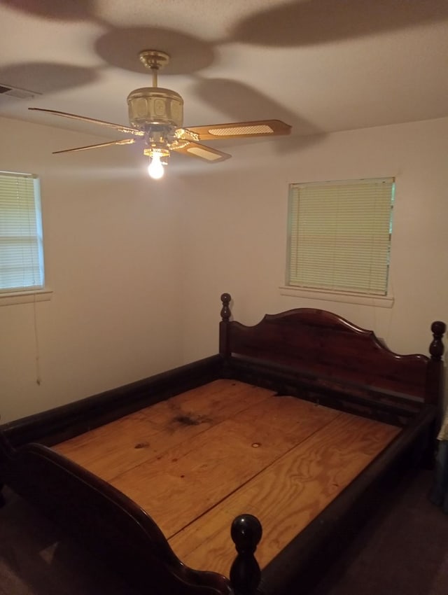 bedroom with ceiling fan