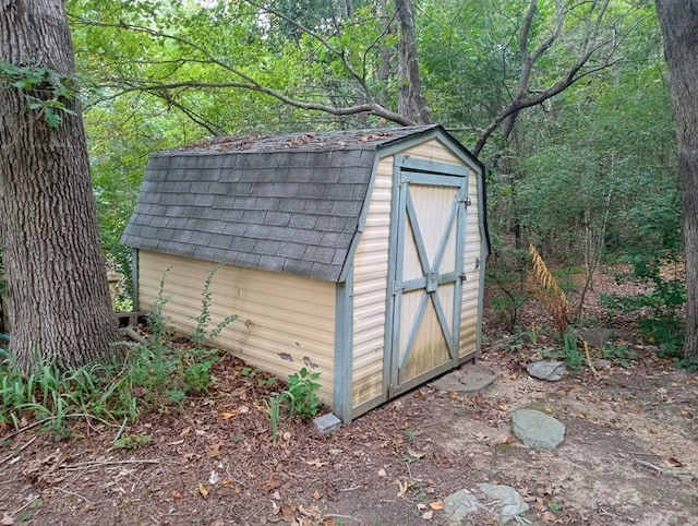 view of outbuilding