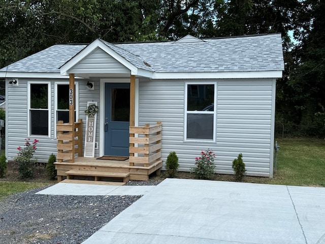 303 Janice St, Dalton, GA 30721 - bungalow-style home with a shingled roof