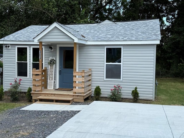 303 Janice St, Dalton, GA 30721 - bungalow-style home featuring roof with shingles