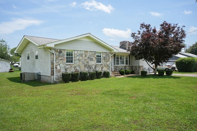 ranch-style house featuring a front lawn and stone siding