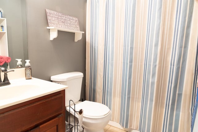 bathroom with vanity, a shower with shower curtain, and toilet