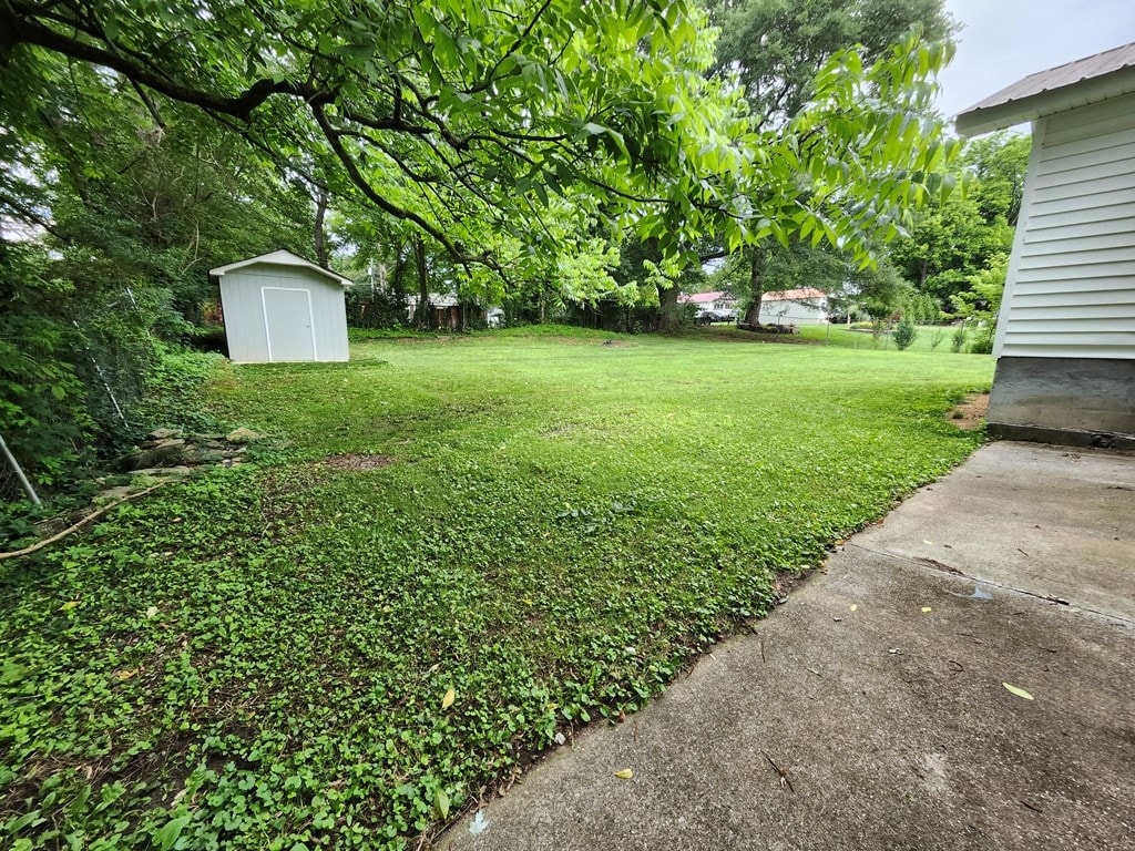 1712 Wendell St, Dalton, GA 30721 - view of grassy yard