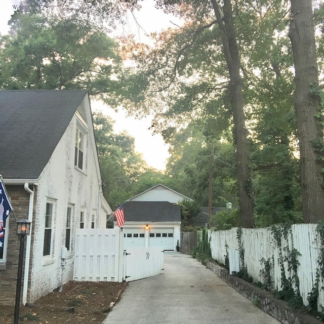 902 Walnut Ave, Dalton, GA 30720 - view of side of property with an outbuilding and a garage