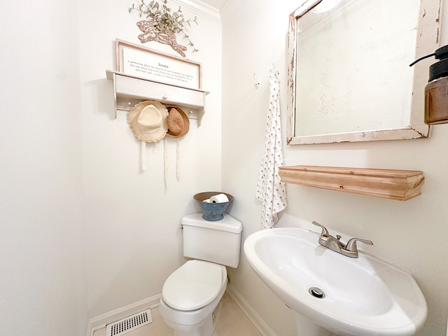 bathroom with a sink, visible vents, toilet, and baseboards