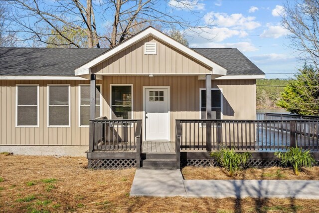 view of front of house with a shingled roof