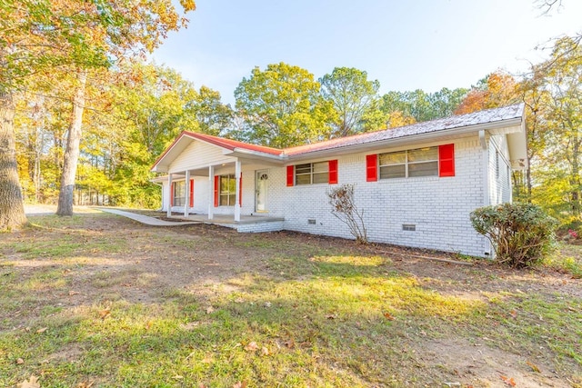 ranch-style home with a porch and a front yard