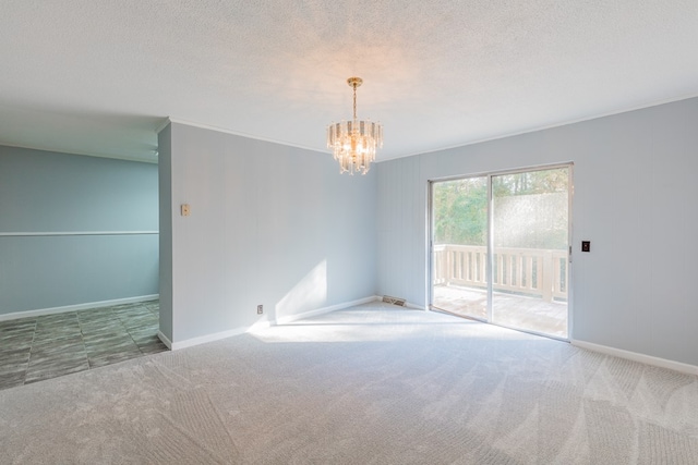 spare room featuring crown molding, carpet flooring, a chandelier, and a textured ceiling