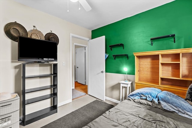 bedroom with ceiling fan