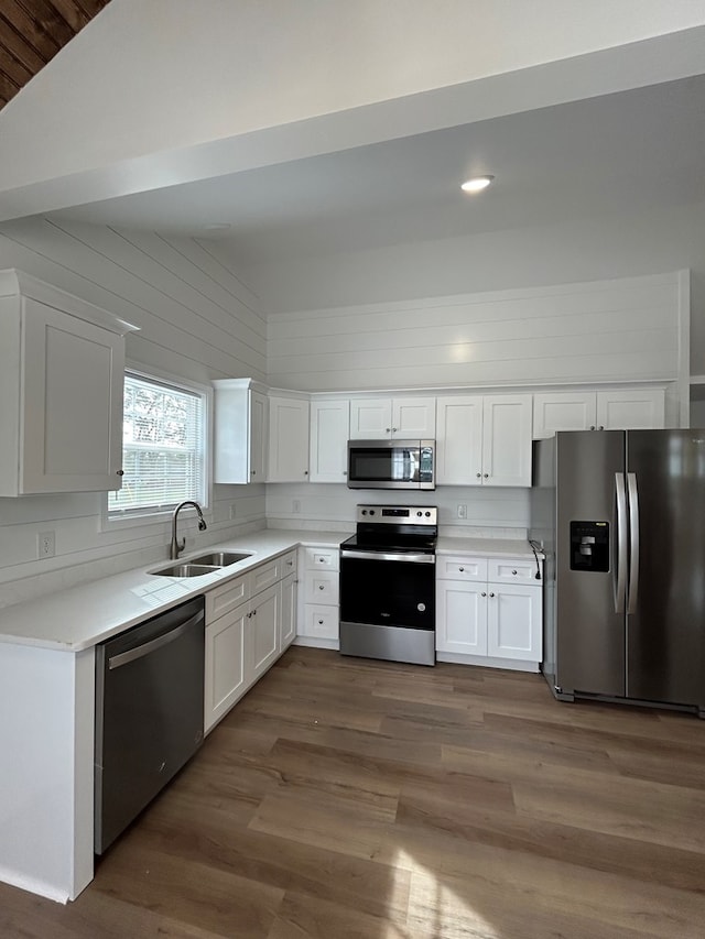 301 Shady Dr, Dalton, GA 30721 - kitchen featuring stainless steel appliances, white cabinets, light countertops, dark wood finished floors, and recessed lighting