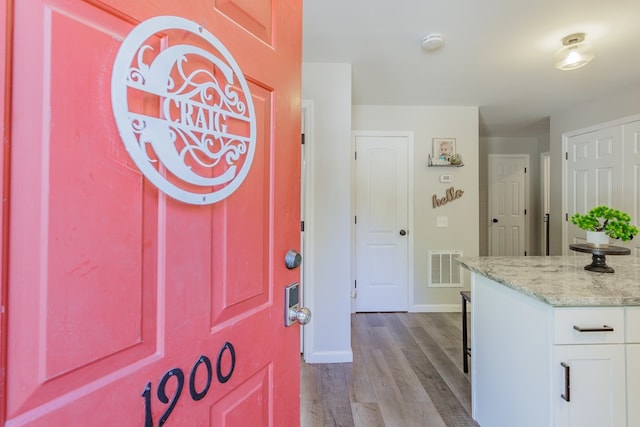 1900 Meadowbrook Cir, Dalton, GA 30720 - foyer entrance with wood finished floors and baseboards