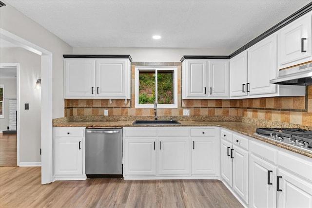 2219 Rocky Face Cir, Dalton, GA 30740 - kitchen with appliances with stainless steel finishes, under cabinet range hood, light wood-style floors, backsplash, and recessed lighting