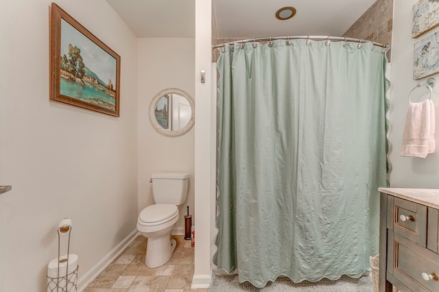 201 Tibbs Rd, Dalton, GA 30720 - bathroom featuring toilet, baseboards, vanity, and curtained shower