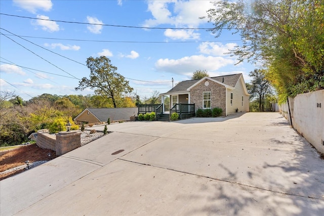 view of front of property