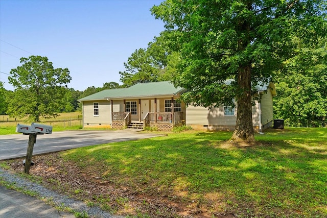 120 Loudermilk Rd, Chatsworth, GA 30721 - view of front of home featuring crawl space, covered porch, and a front lawn