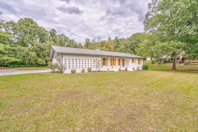 ranch-style house with a front yard