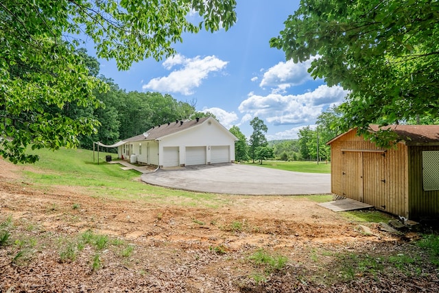2163 Red Leaf Ln, Soddy Daisy, TN 37379 - view of garage
