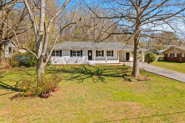 view of front of property with a front lawn