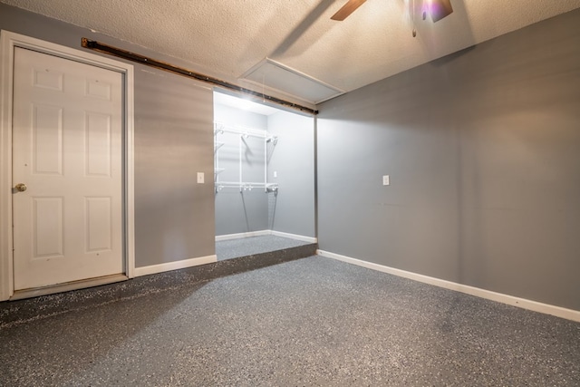 unfurnished bedroom featuring ceiling fan and a textured ceiling