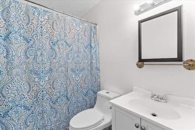 full bath featuring a shower with curtain, a textured ceiling, vanity, and toilet