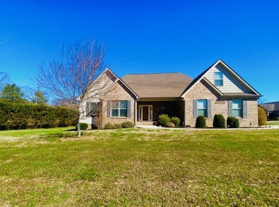 view of front of house with a front yard