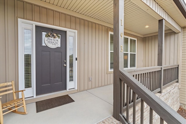 entrance to property featuring covered porch