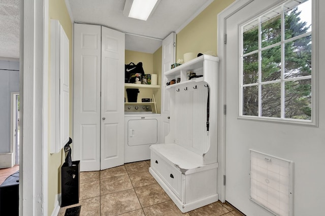 mudroom featuring light tile patterned floors, visible vents, washer / clothes dryer, and a textured ceiling