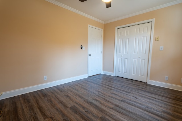 unfurnished bedroom featuring ceiling fan, baseboards, ornamental molding, and dark wood finished floors