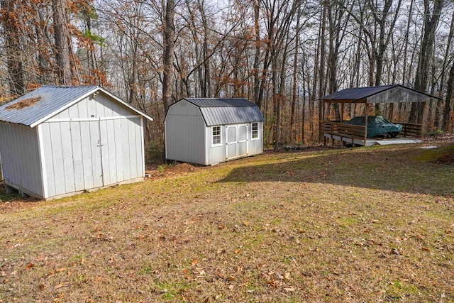 view of yard featuring an outbuilding and a shed