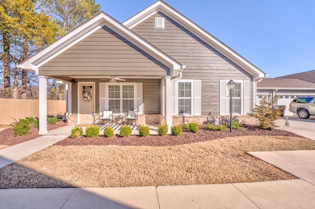 view of front facade with covered porch and ceiling fan