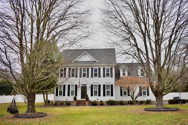 colonial inspired home featuring a front yard