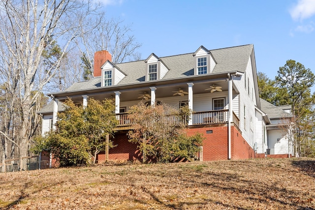 view of front of house featuring a front lawn, ceiling fan, and a porch