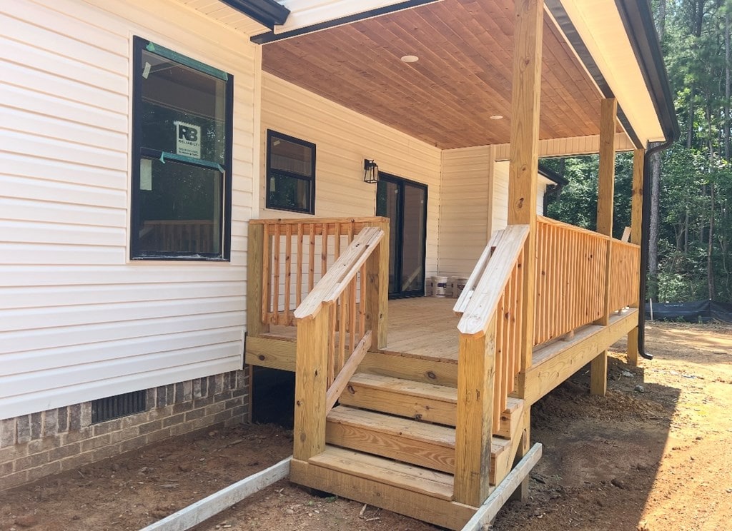 11 Elbert St, Chatsworth, GA 30705 - view of exterior entry with crawl space and a porch