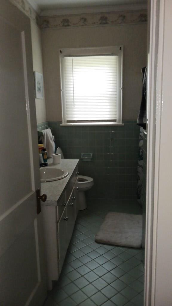 430 Lester Ave, Dalton, GA 30721 - bathroom featuring tile patterned floors, vanity, tile walls, a shower, and toilet