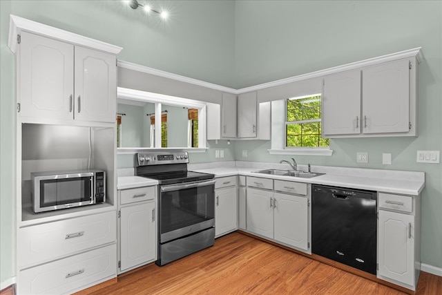 493 Lennox Way, Rocky Face, GA 30740 - kitchen featuring stainless steel appliances, light countertops, a sink, light wood-style flooring, and high vaulted ceiling