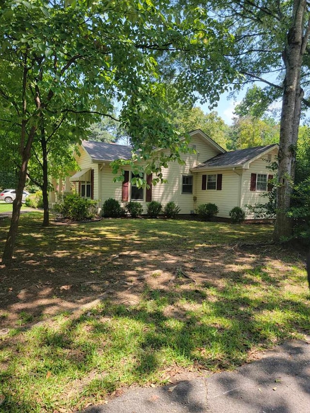 view of front of home with a front yard