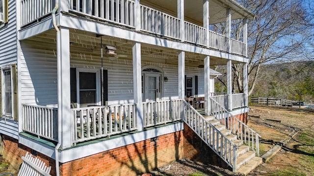 property entrance featuring a porch