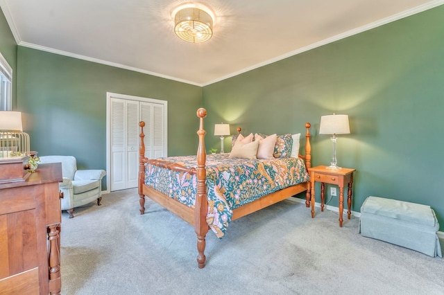 bedroom with crown molding, carpet flooring, and a closet