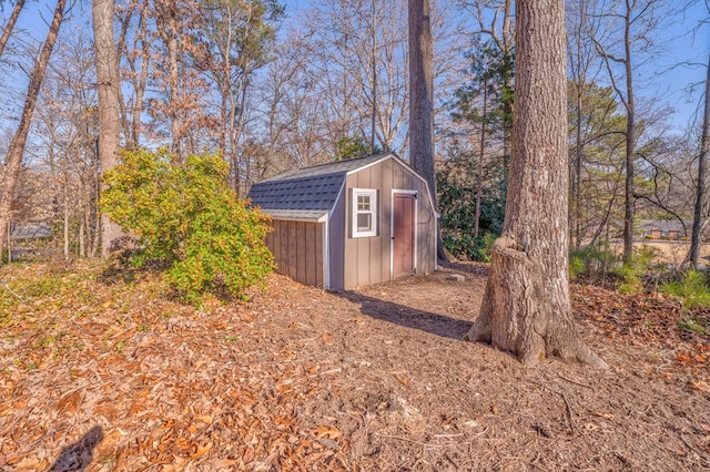 view of outbuilding