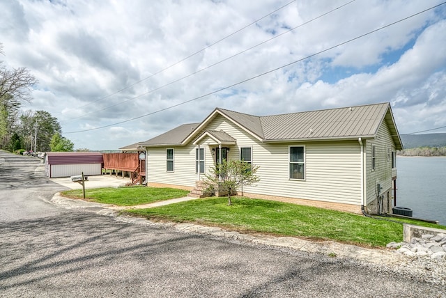 single story home featuring a front lawn and metal roof