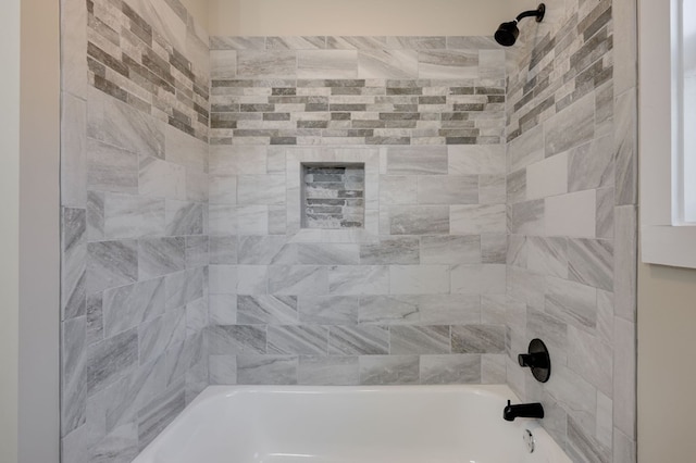 details featuring tiled shower / bath combo