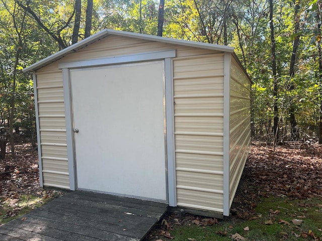 view of outbuilding