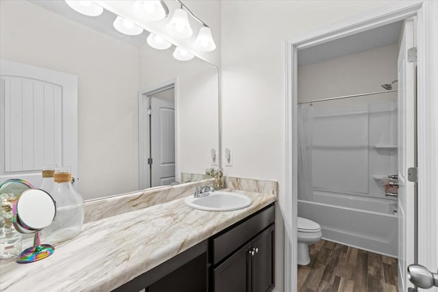 586 Collington Cir, Dalton, GA 30721 - bathroom featuring vanity, wood finished floors, and shower / bath combo