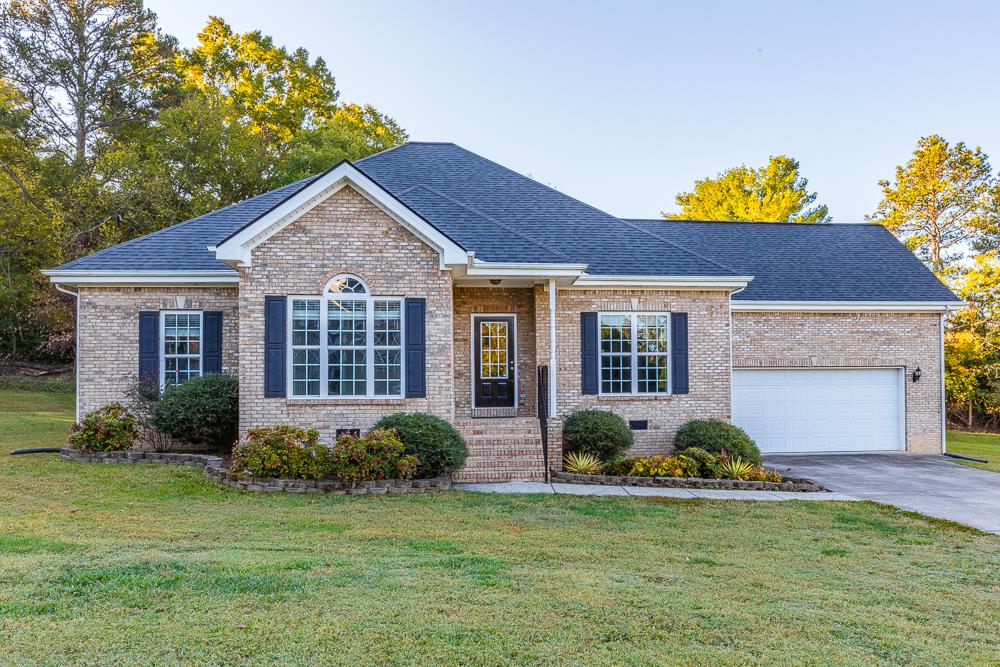 1006 Haven Dr, Dalton, GA 30721 - ranch-style home featuring a garage and a front lawn