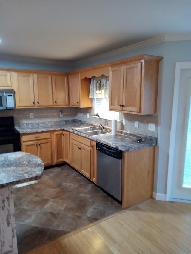 kitchen featuring sink, light brown cabinets, ornamental molding, appliances with stainless steel finishes, and hardwood / wood-style floors