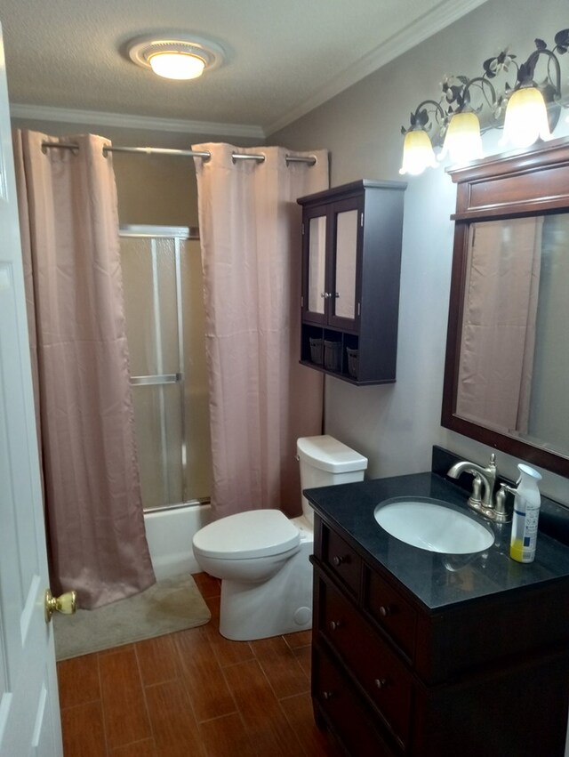 full bathroom with shower / tub combo, vanity, crown molding, and toilet